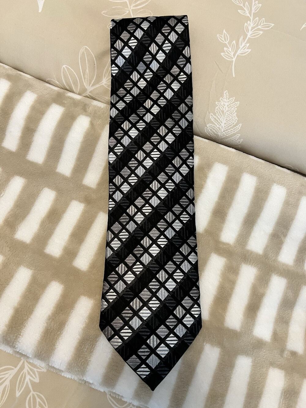 Roberto Villini Silk Black Gray Geometric Designer Men's Tie Logo Accent